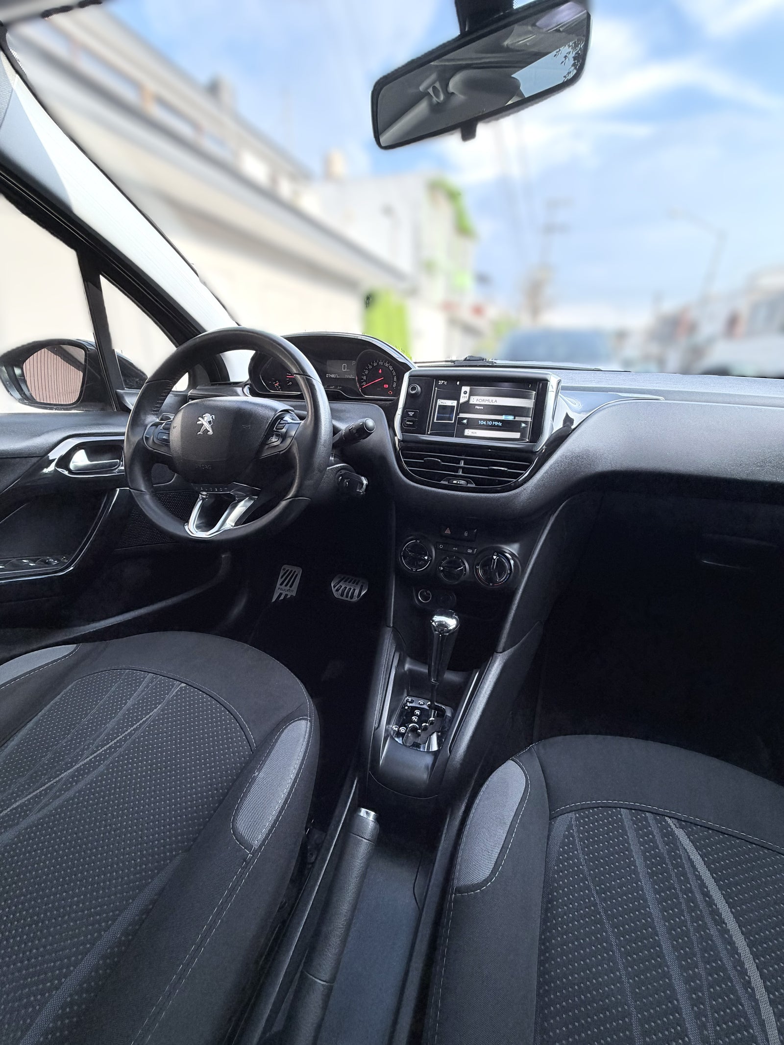PEUGEOT 208 ALLURE - 2015