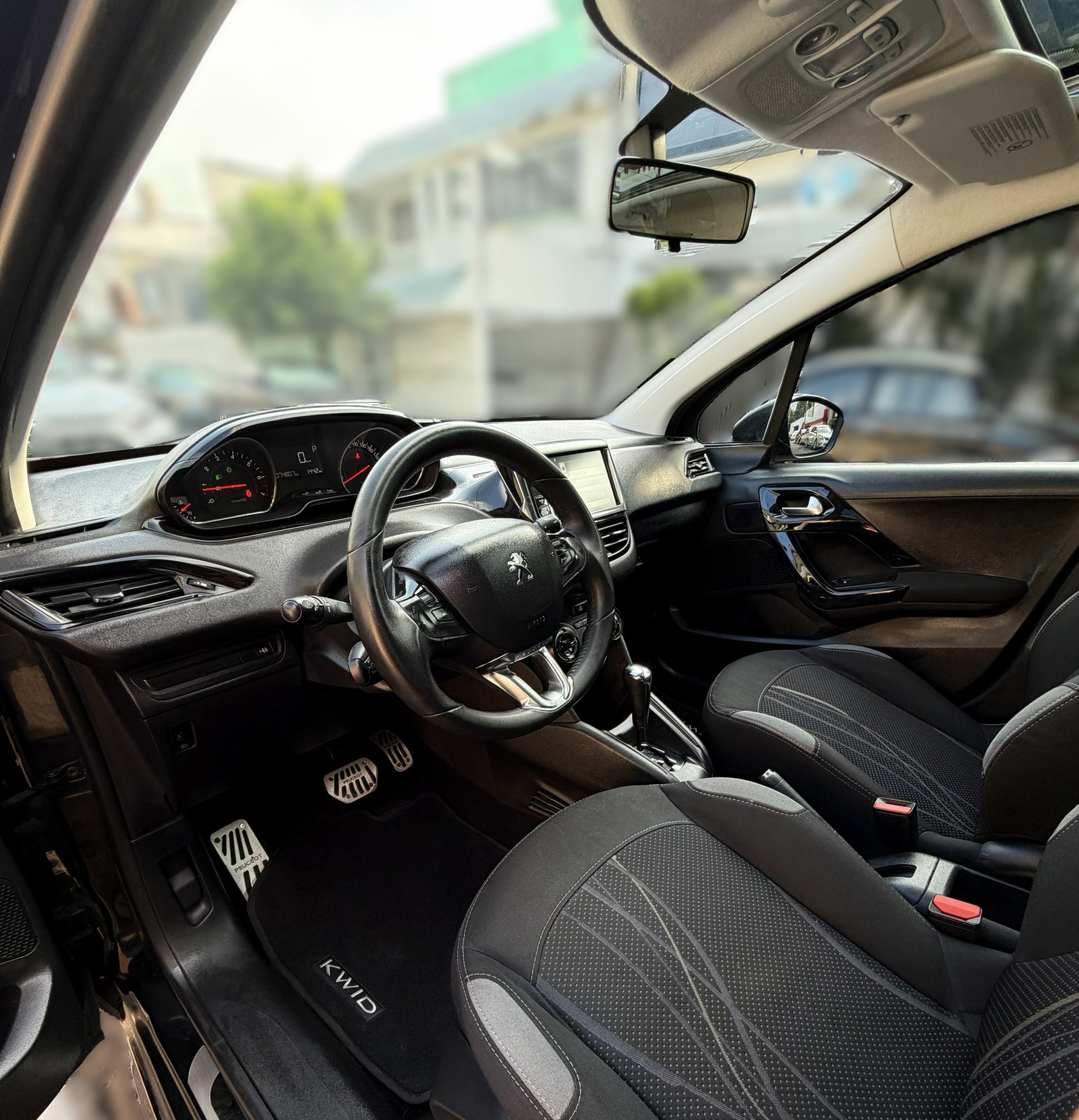 PEUGEOT 208 ALLURE - 2015