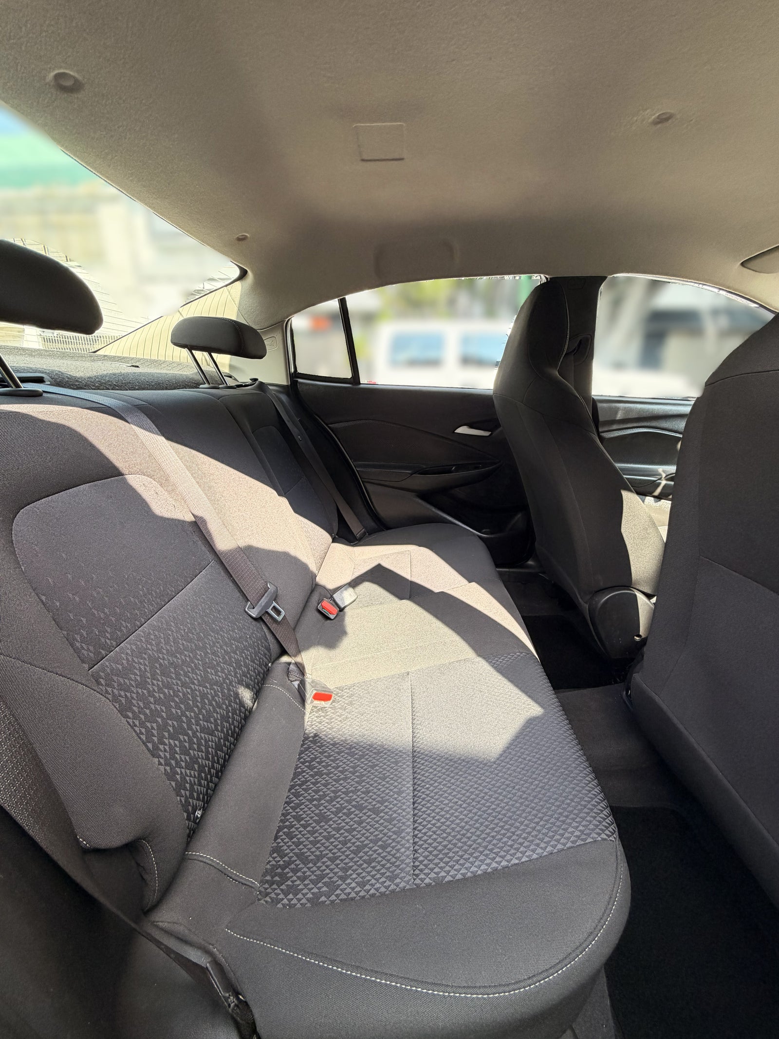 2021 - Chevrolet Onix Versión LT Sedán STD