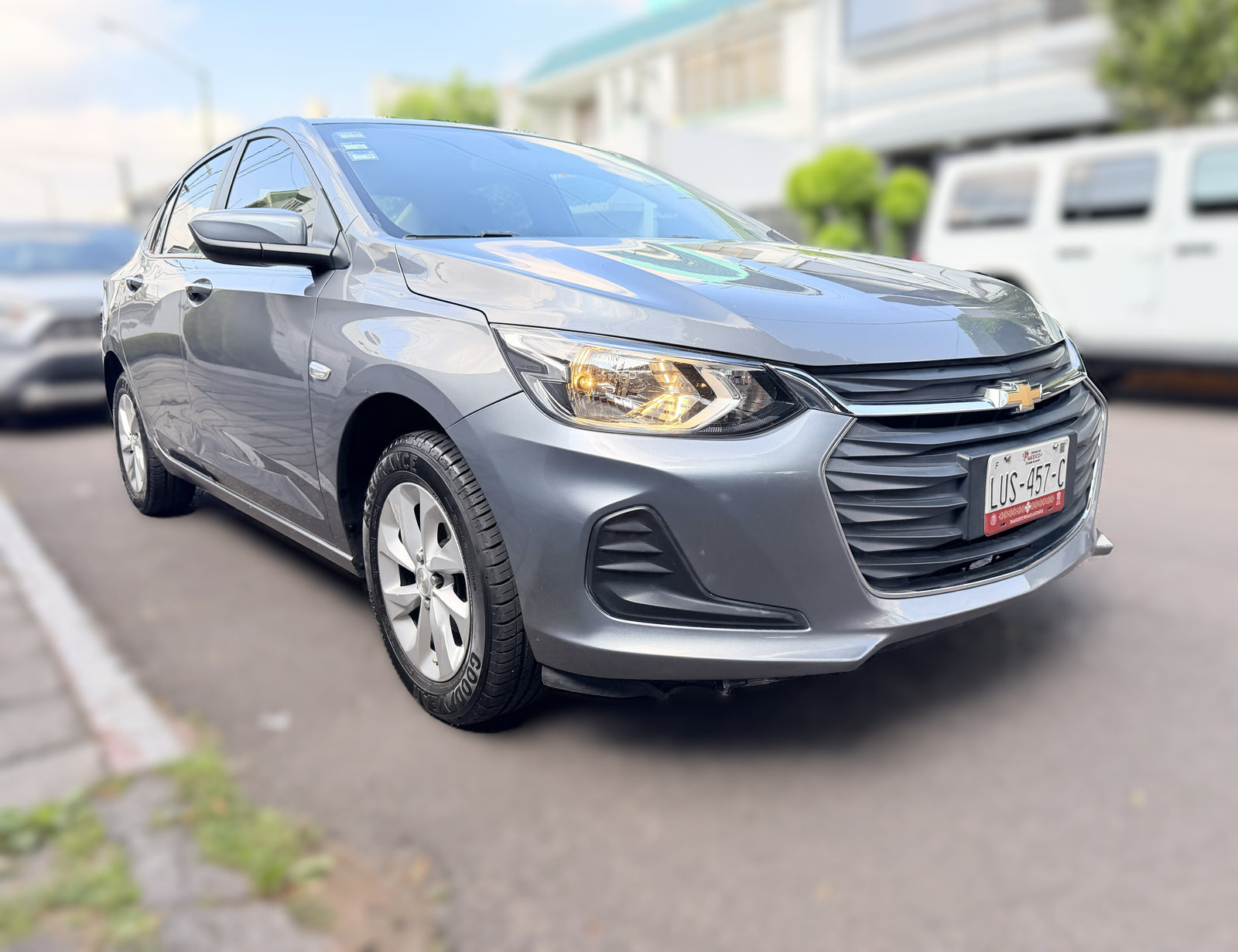 2021 - Chevrolet Onix Versión LT Sedán STD