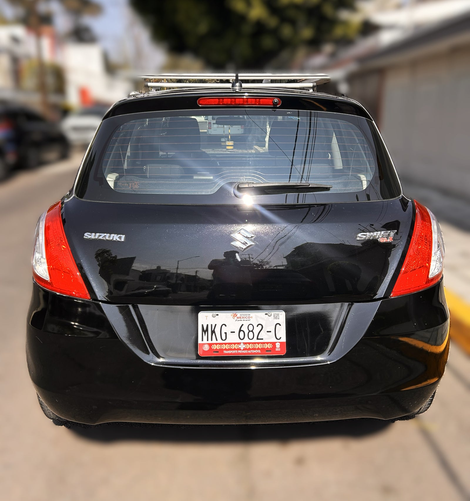 SUZUKI SWIFT GLX - 2015