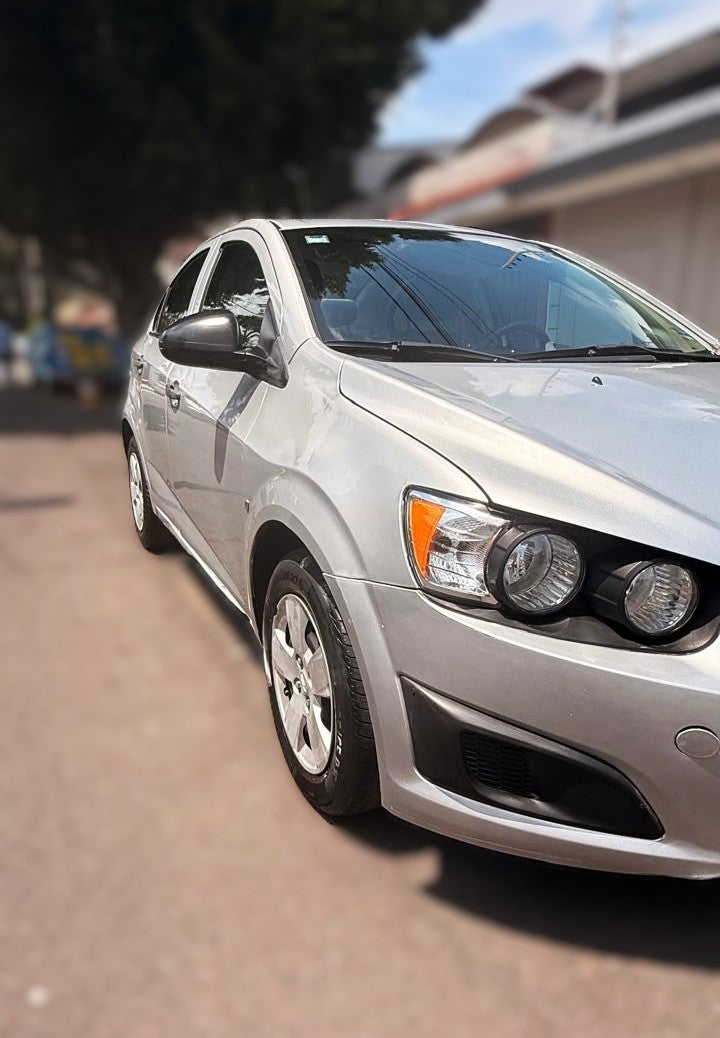 2014 - Chevrolet Sonic Ls Sedán STD