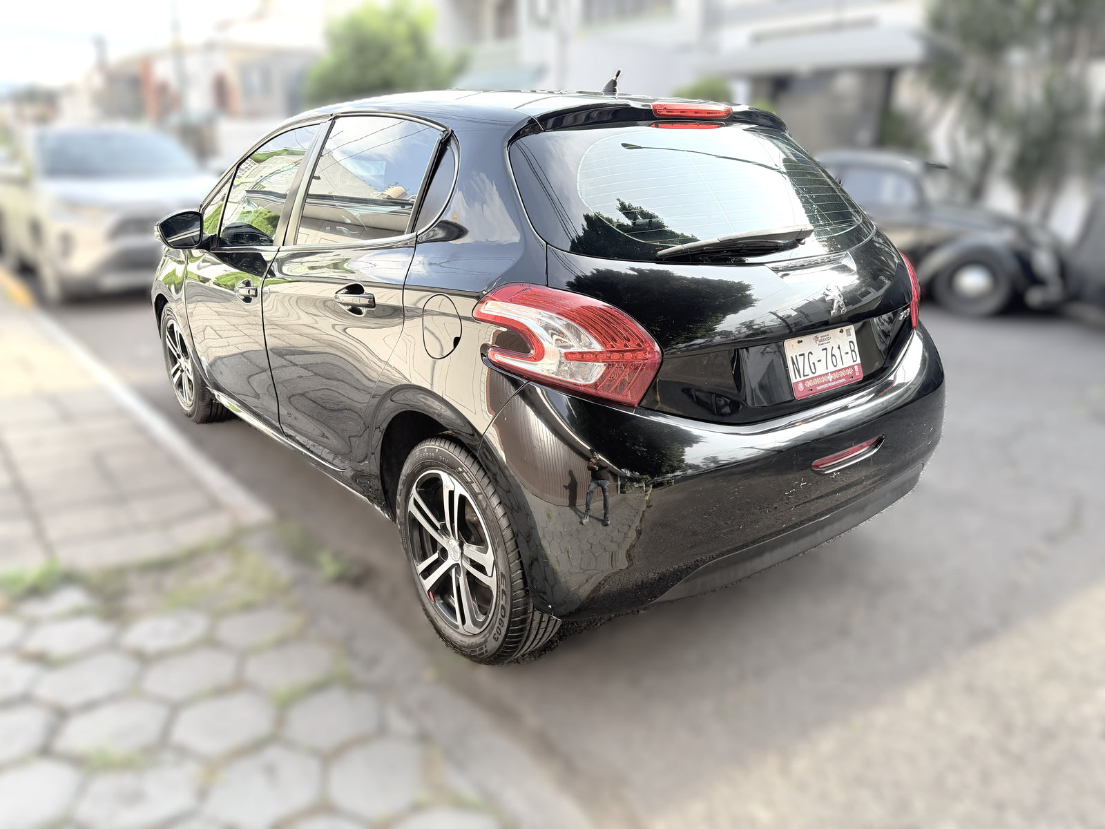 PEUGEOT 208 ALLURE - 2015