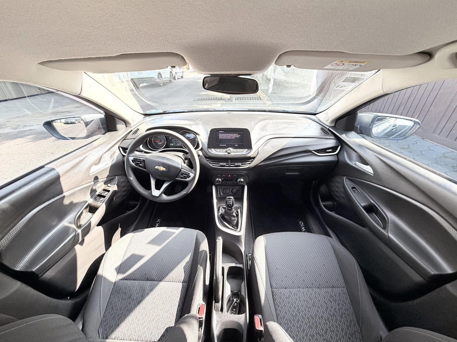 2021 - Chevrolet Onix Versión LT Sedán STD