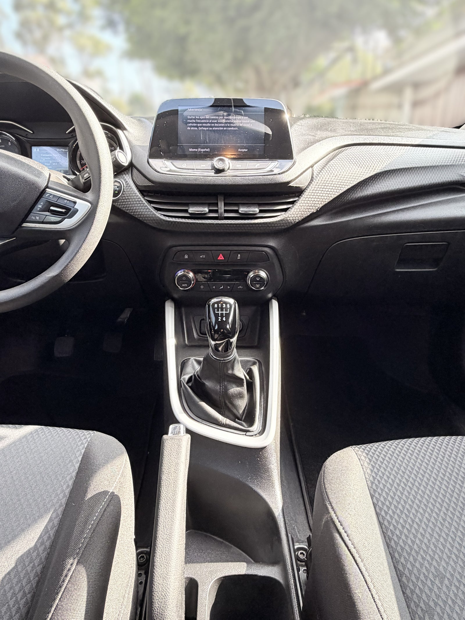 2021 - Chevrolet Onix Versión LT Sedán STD