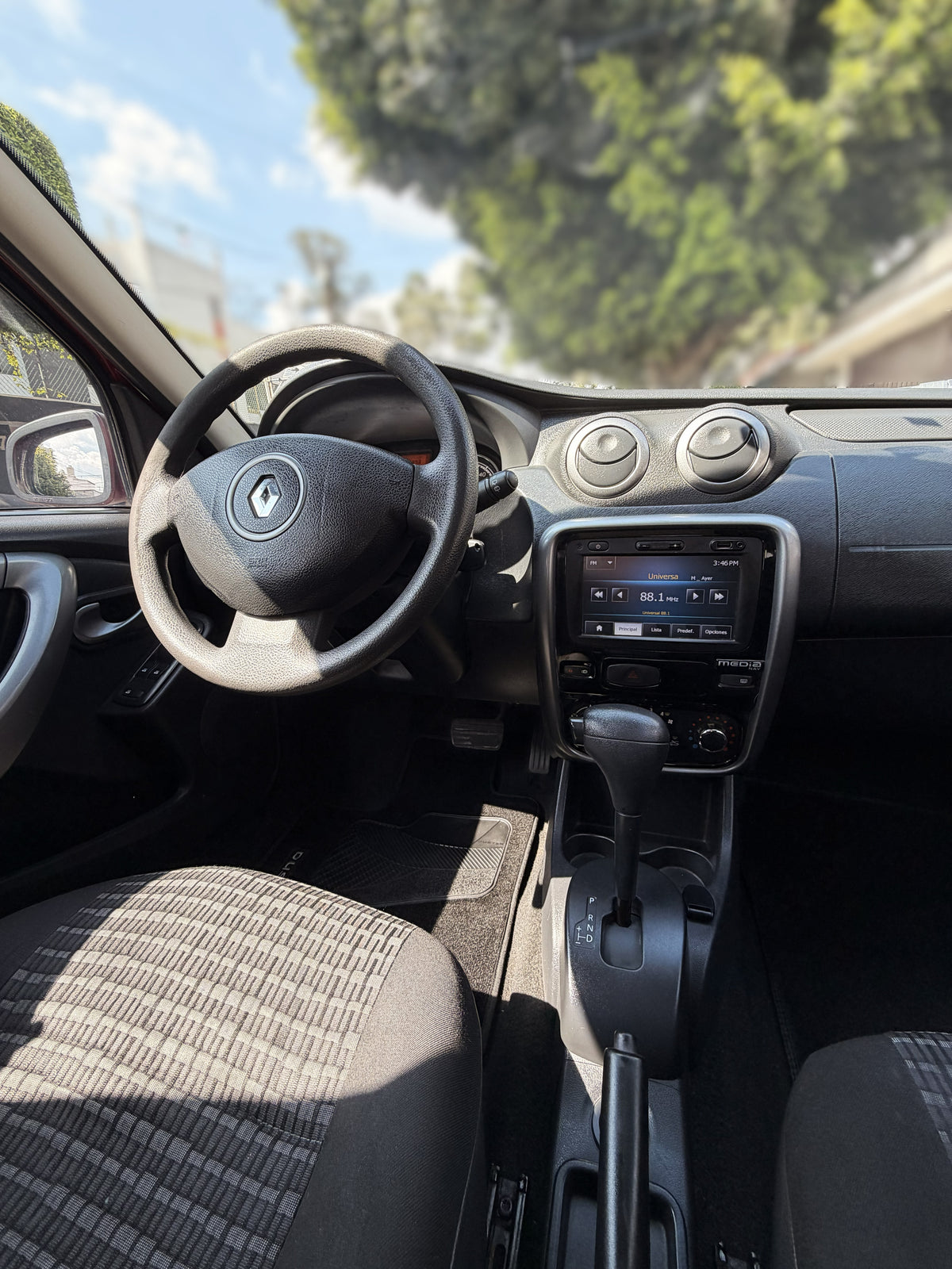 2015 – Renault Sandero 1.6 Dynamique Hatchback TA