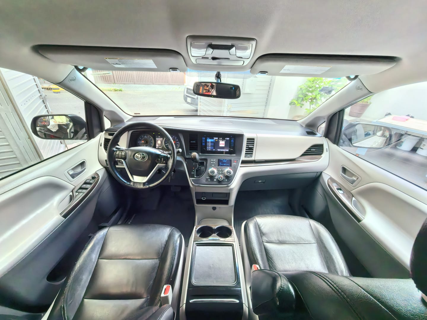 Toyota Sienna XLE Piel - 2017