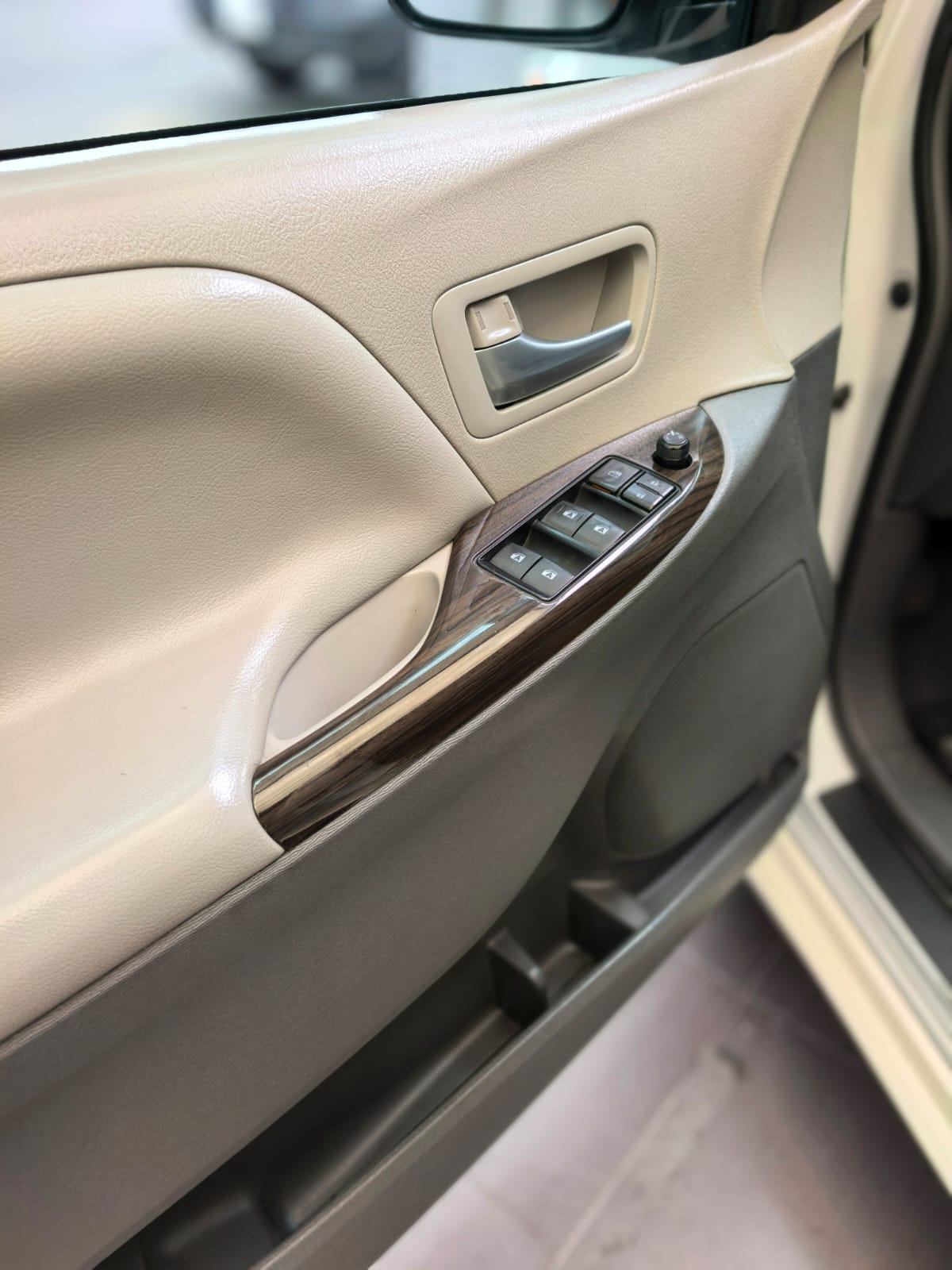 Toyota Sienna XLE Piel - 2017