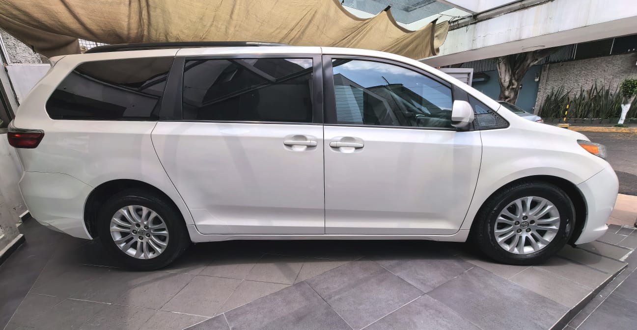 Toyota Sienna XLE Piel - 2017