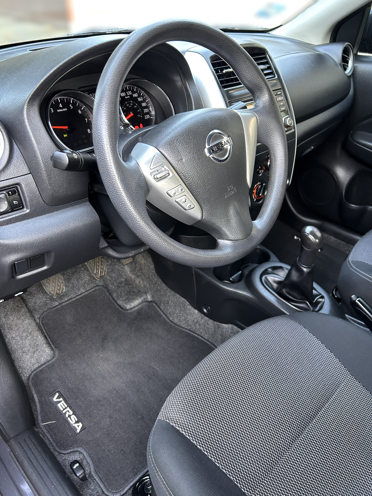 Nissan Versa Advance MT - 2019