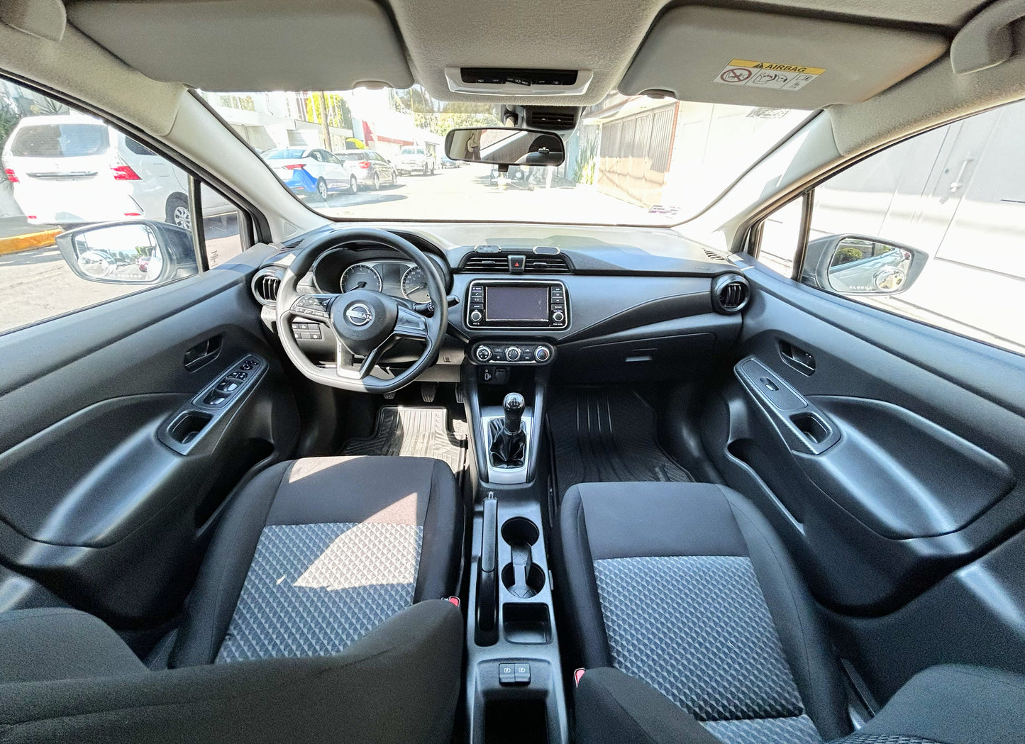 Nissan Versa Sense - 2024