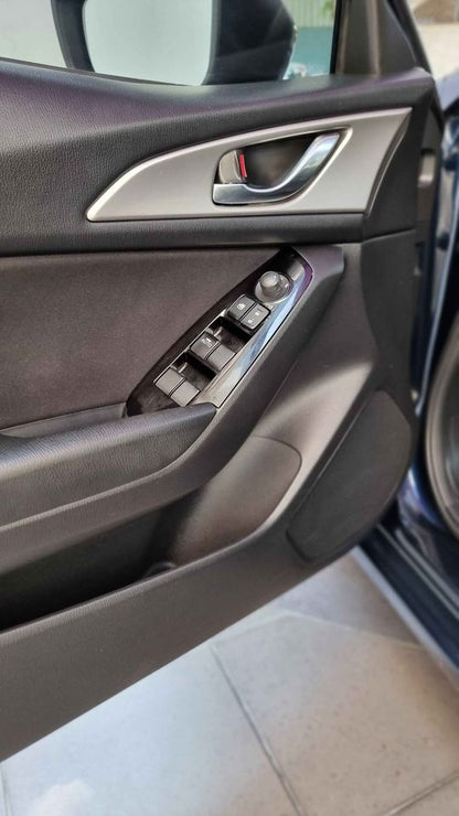 2018 Mazda 3 Hatchback S