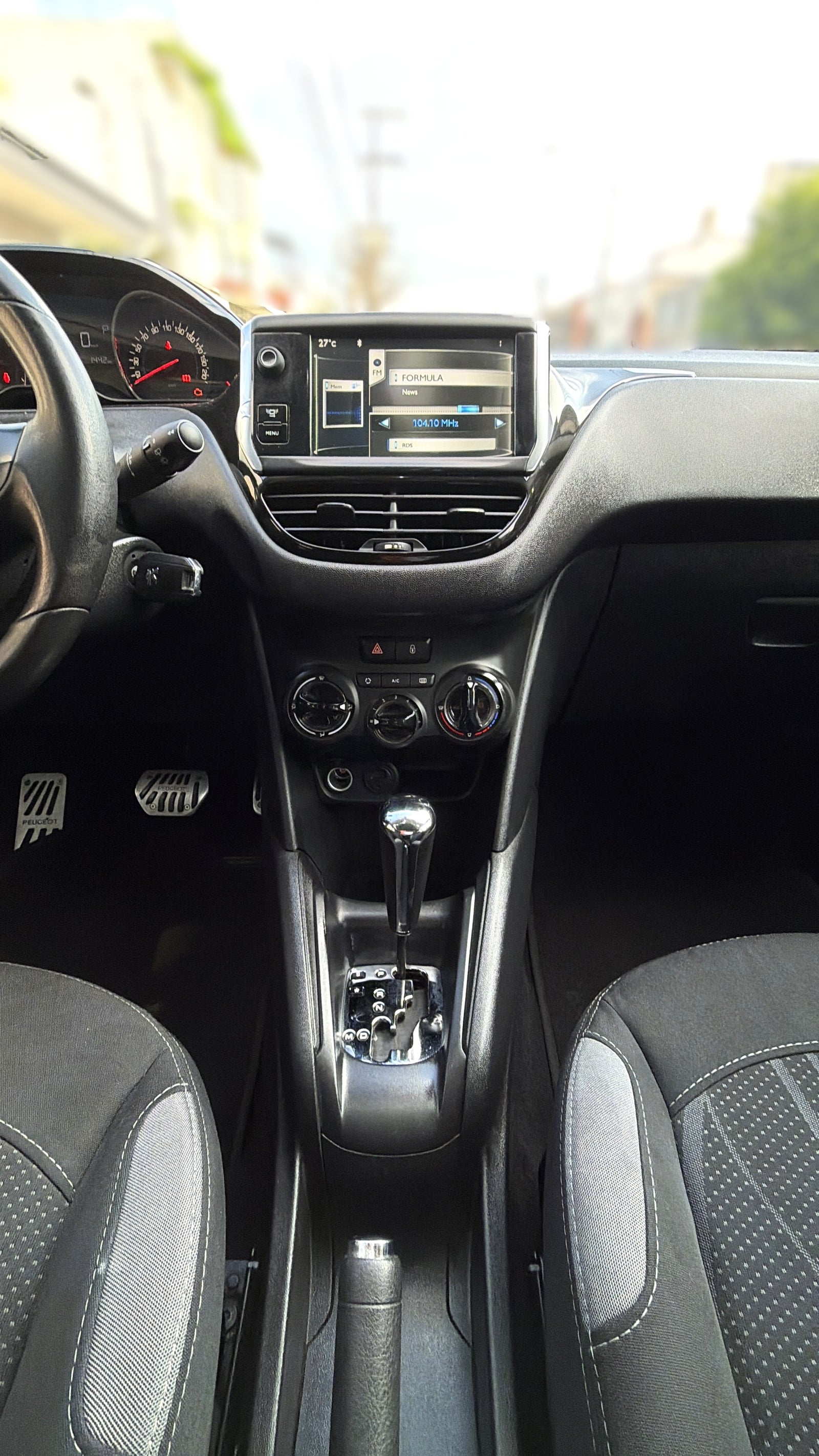 PEUGEOT 208 ALLURE - 2015