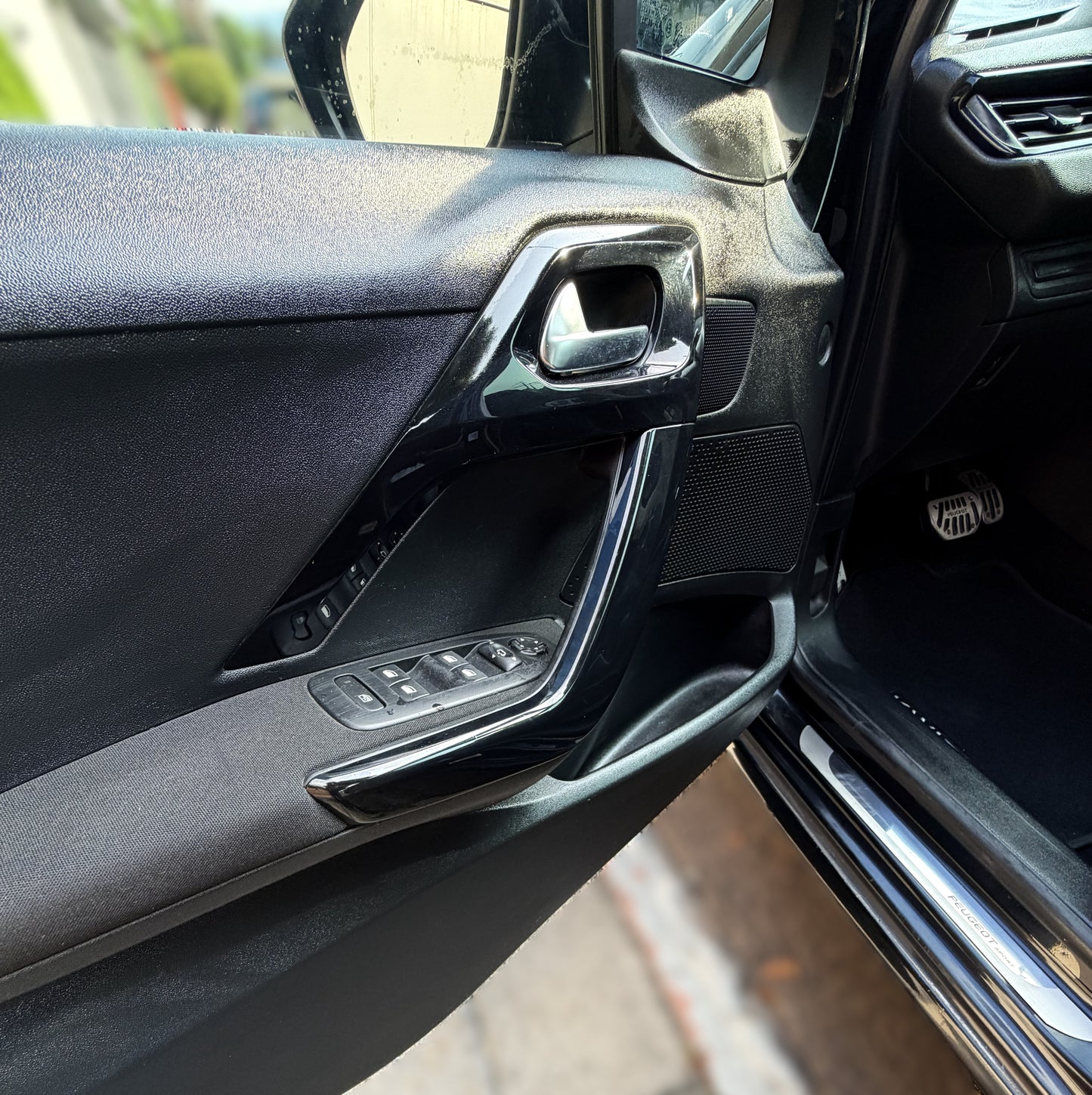 PEUGEOT 208 ALLURE - 2015