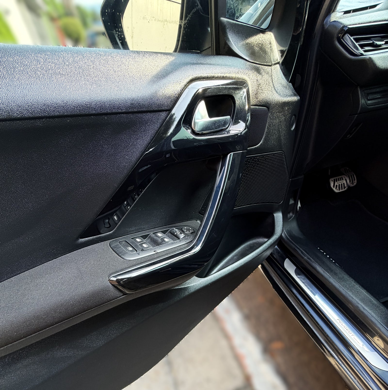 PEUGEOT 208 ALLURE - 2015