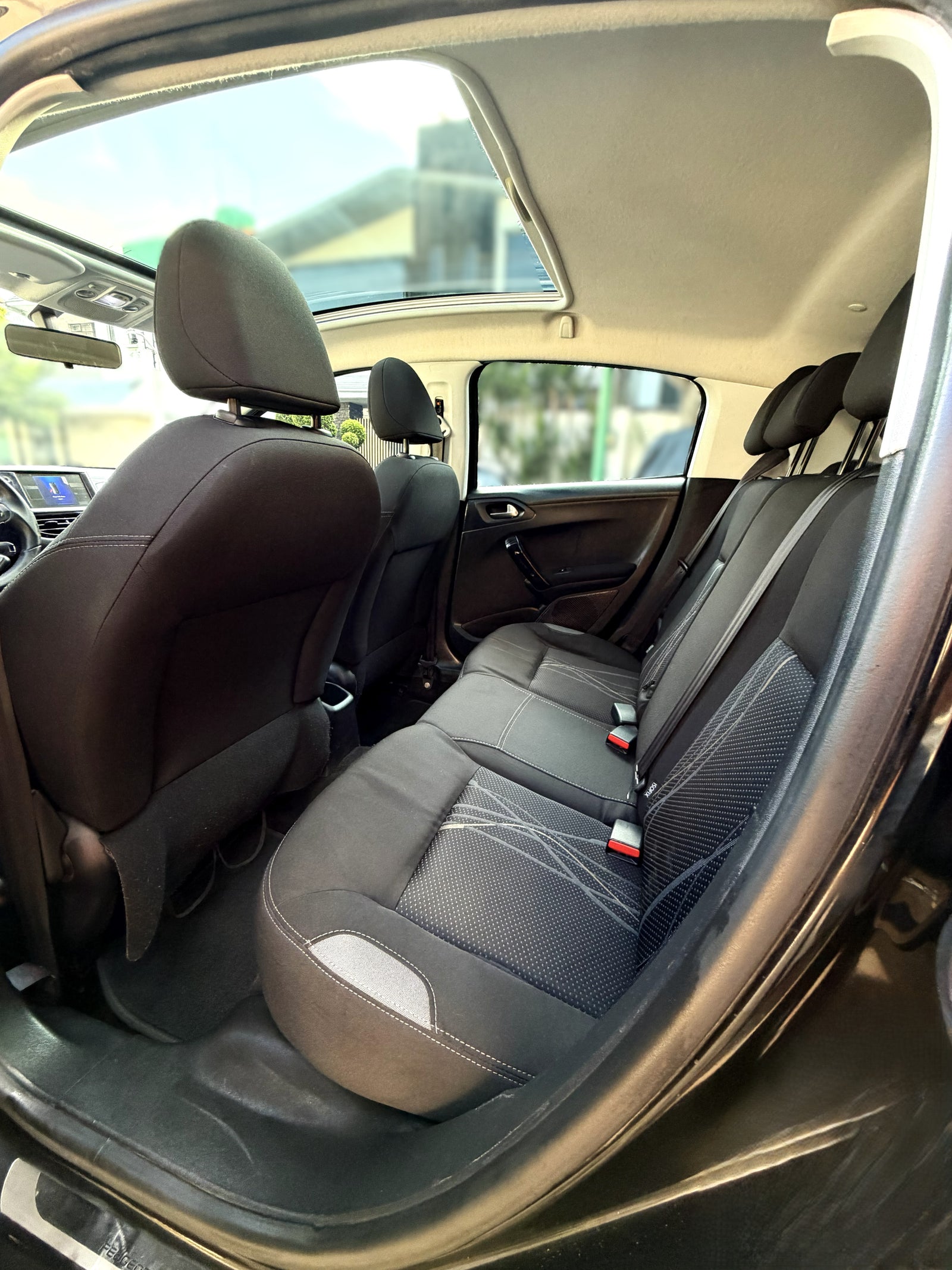PEUGEOT 208 ALLURE - 2015