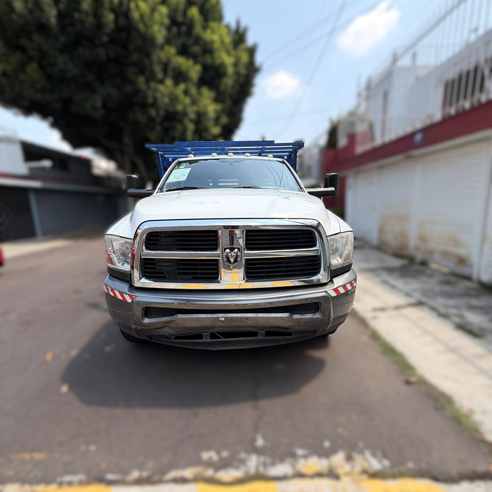 2011 – RAM 4000 Cab P Con Estacas Camión Ligero MA