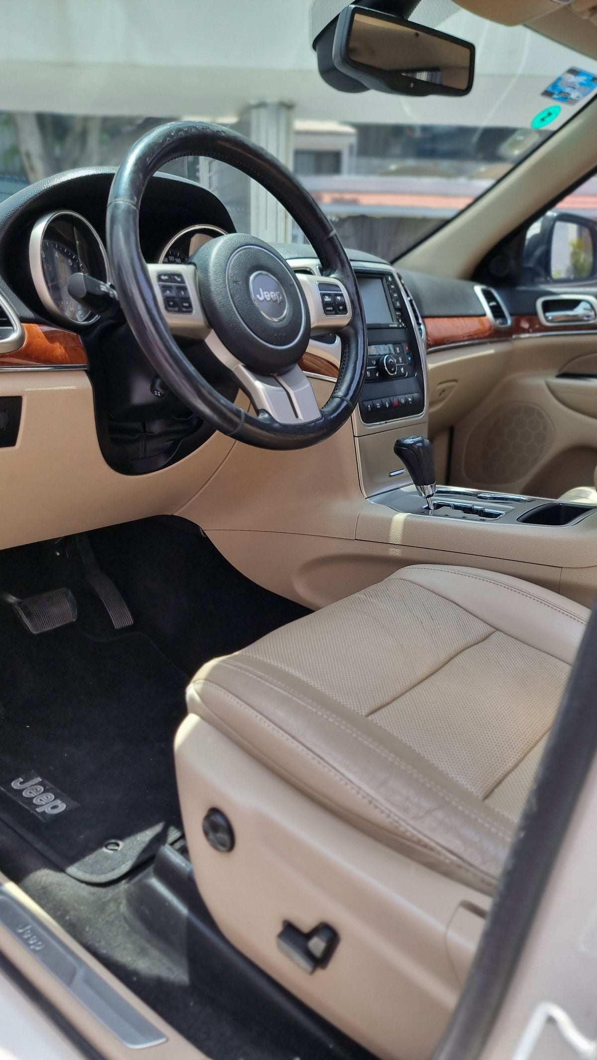 Jeep Grand Cherokee Limited HEMI V8