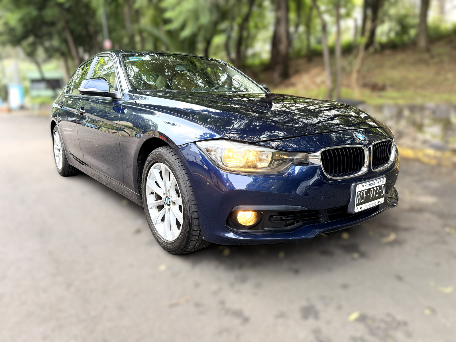 2017 - BMW Serie 3 320iA Business Sedán TA