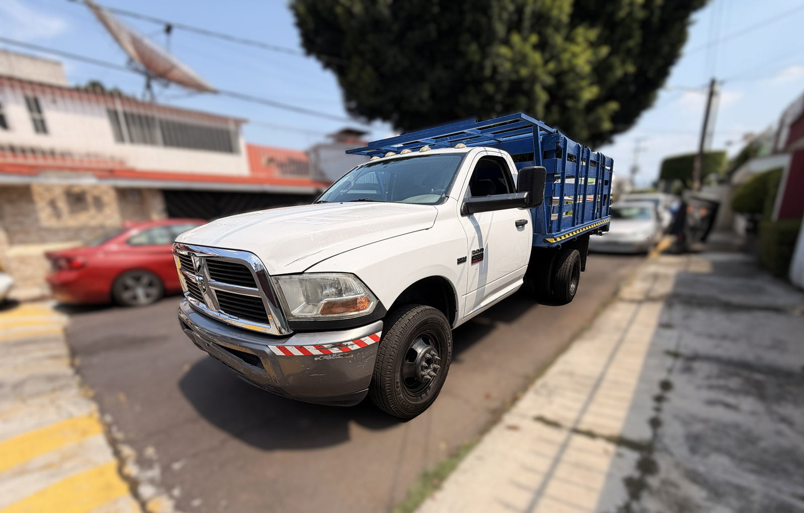 2011 – RAM 4000 Cab P Con Estacas Camión Ligero MA