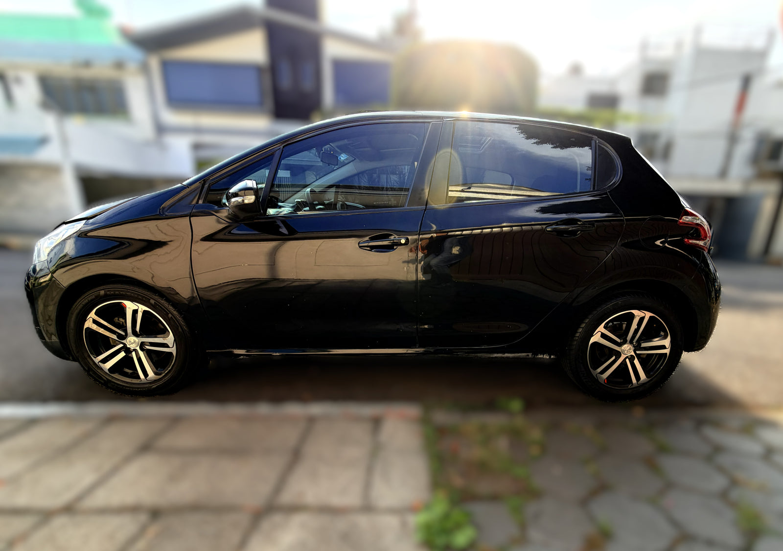 PEUGEOT 208 ALLURE - 2015