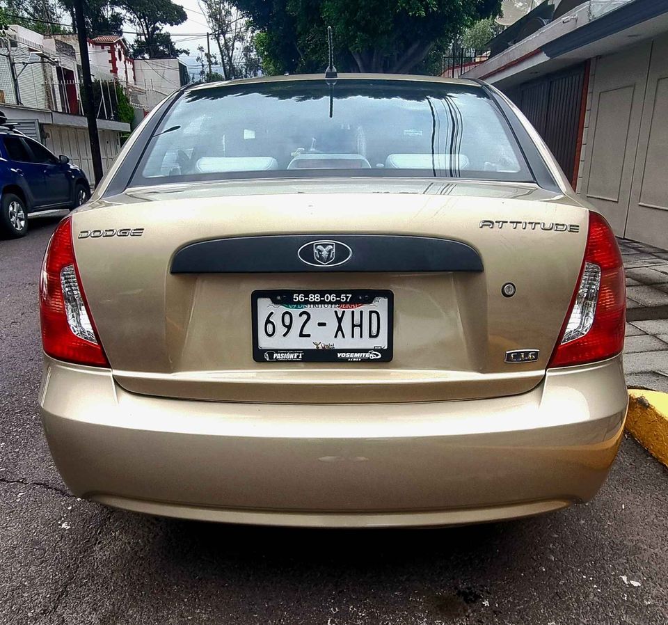 Dodge Attitude SE AUT 2011