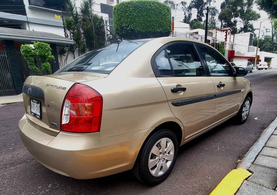 Dodge Attitude SE AUT 2011