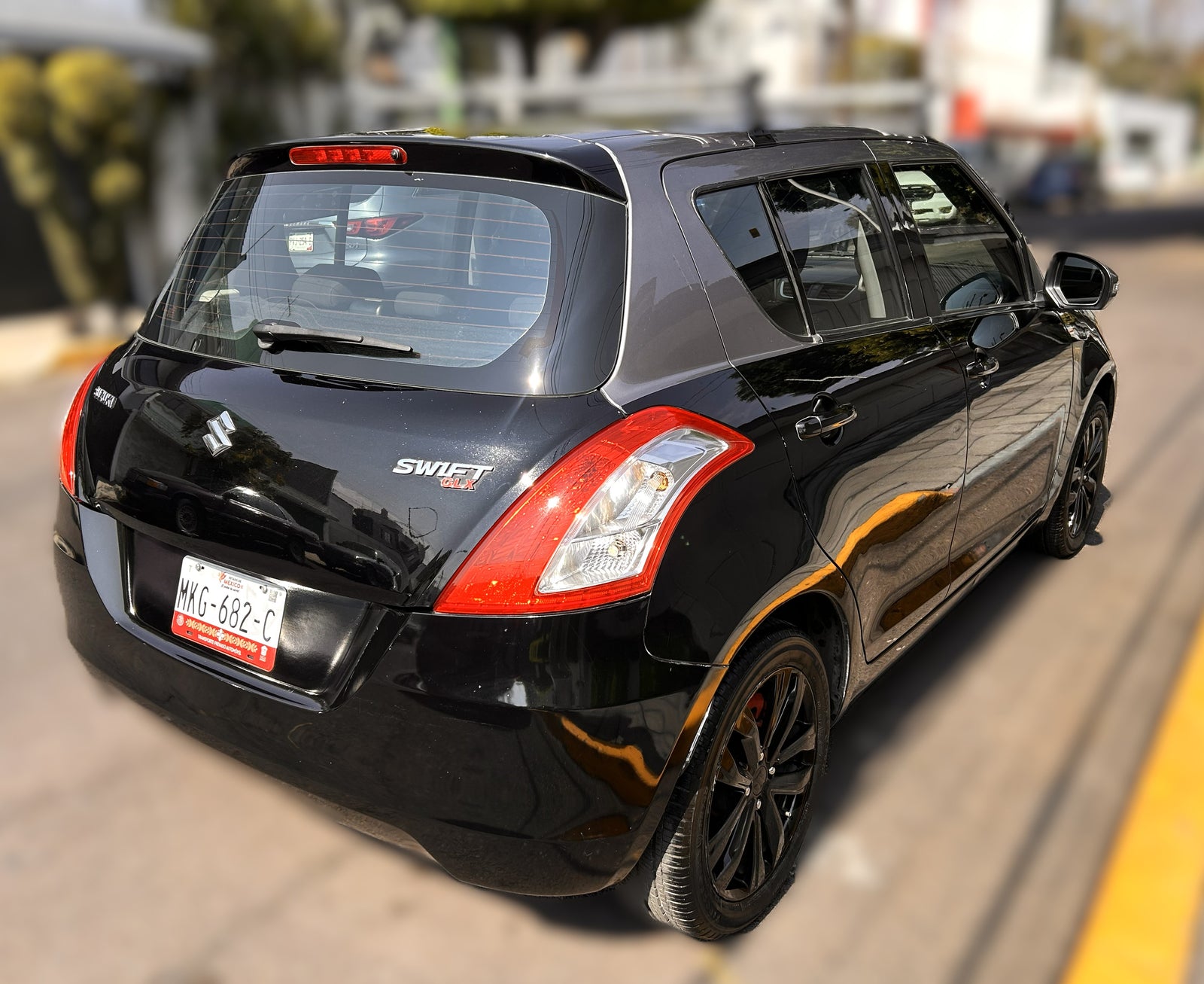 SUZUKI SWIFT GLX - 2015