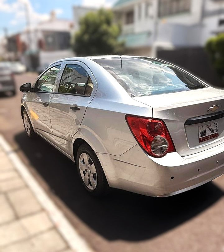 2014 - Chevrolet Sonic Ls Sedán STD