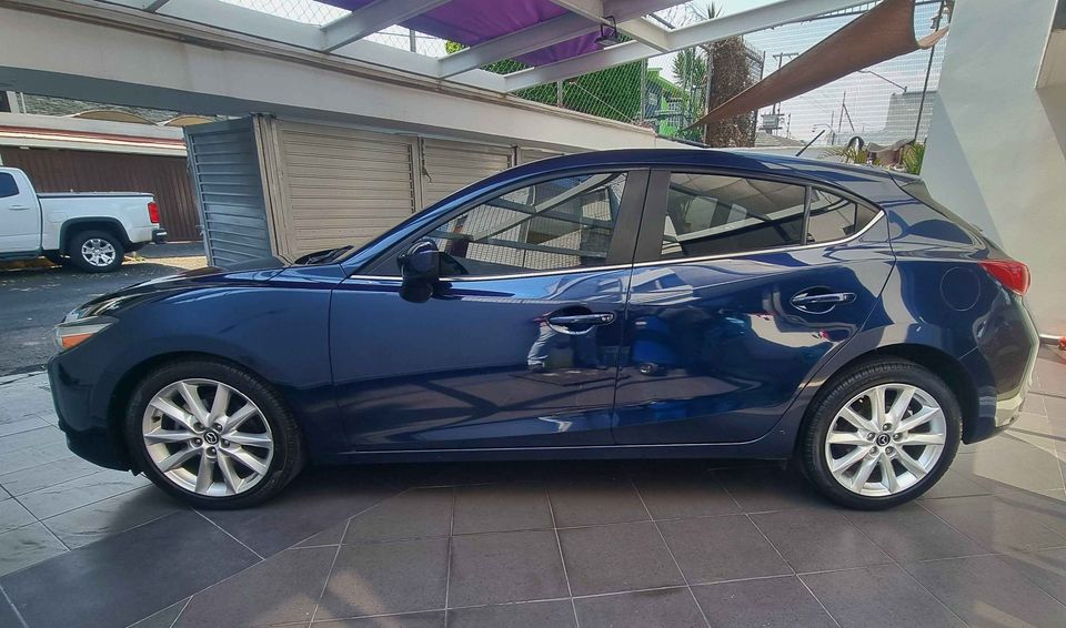 2018 Mazda 3 Hatchback S