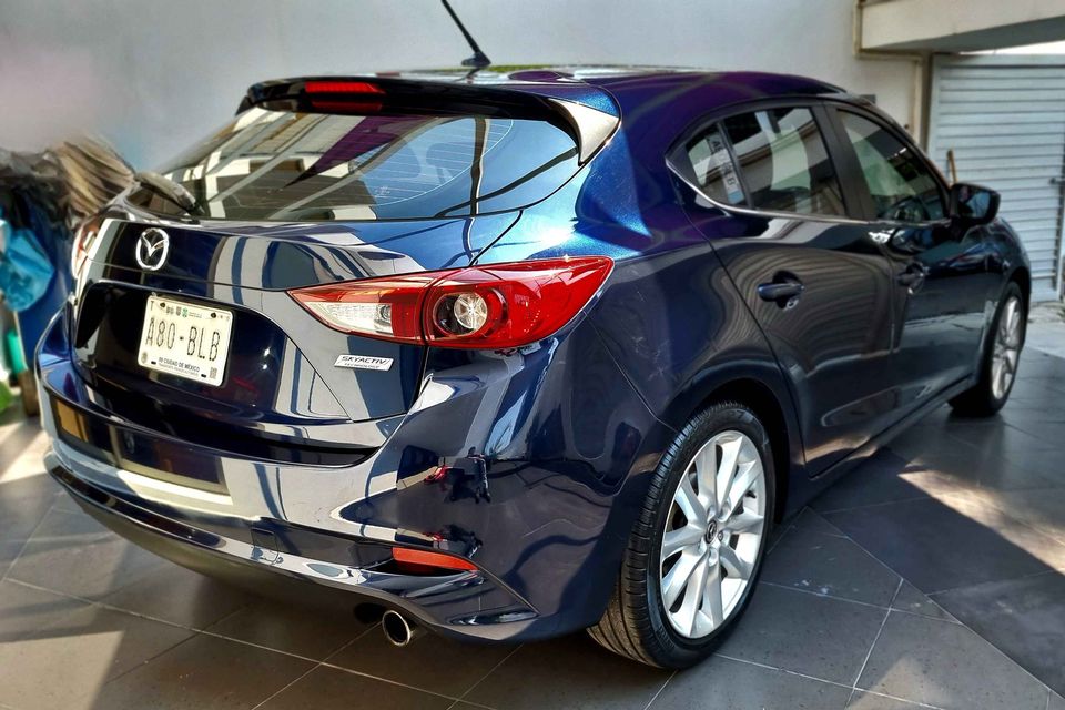 2018 Mazda 3 Hatchback S