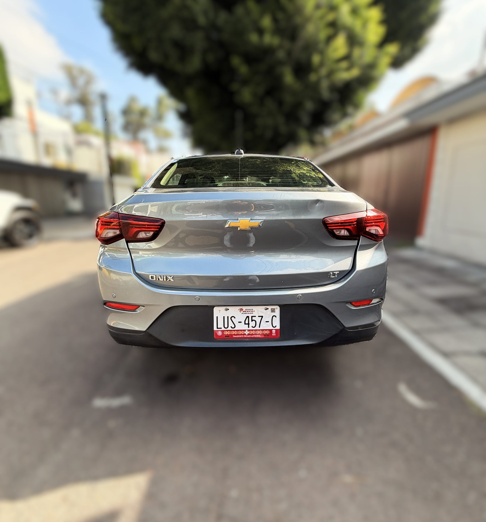 2021 - Chevrolet Onix Versión LT Sedán STD