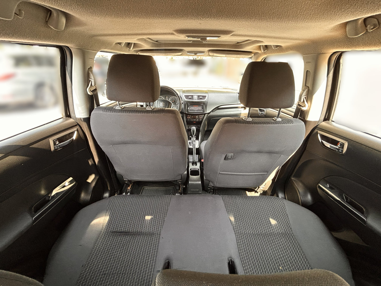 SUZUKI SWIFT GLX - 2015