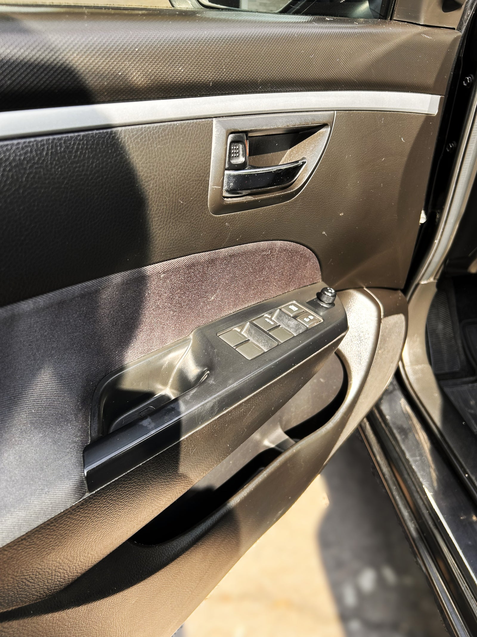 SUZUKI SWIFT GLX - 2015