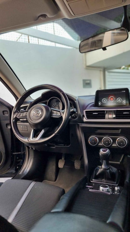 2018 Mazda 3 Hatchback S