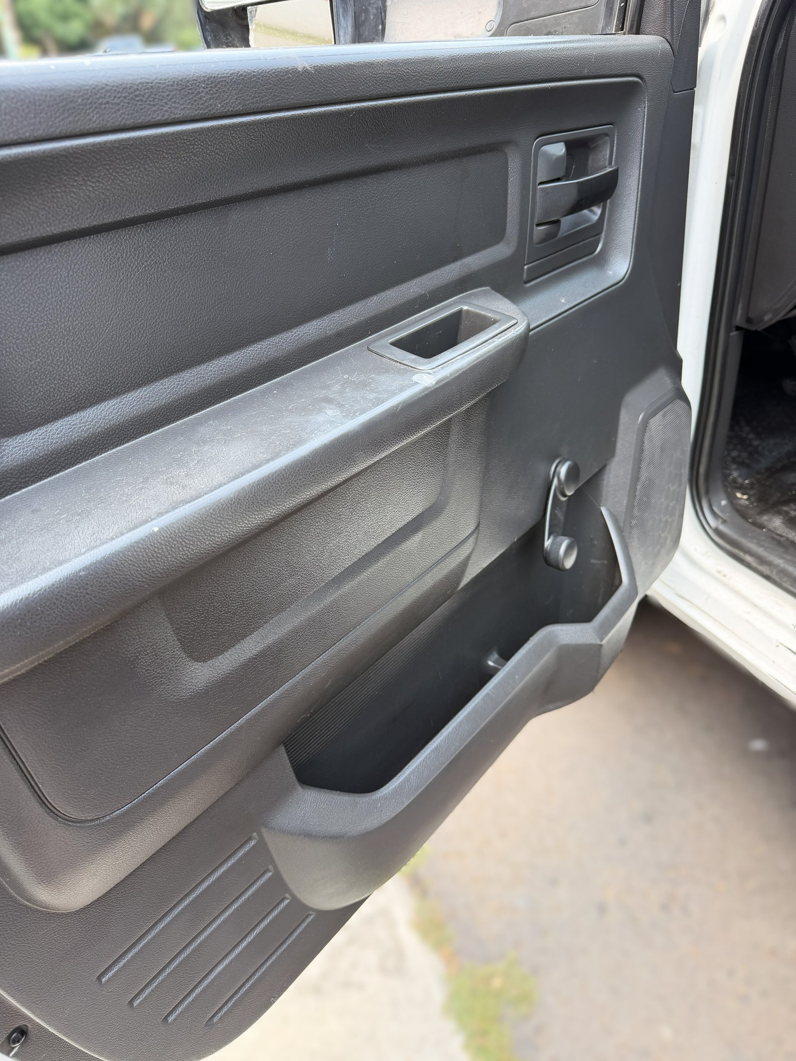 2011 – RAM 4000 Cab P Con Estacas Camión Ligero MA