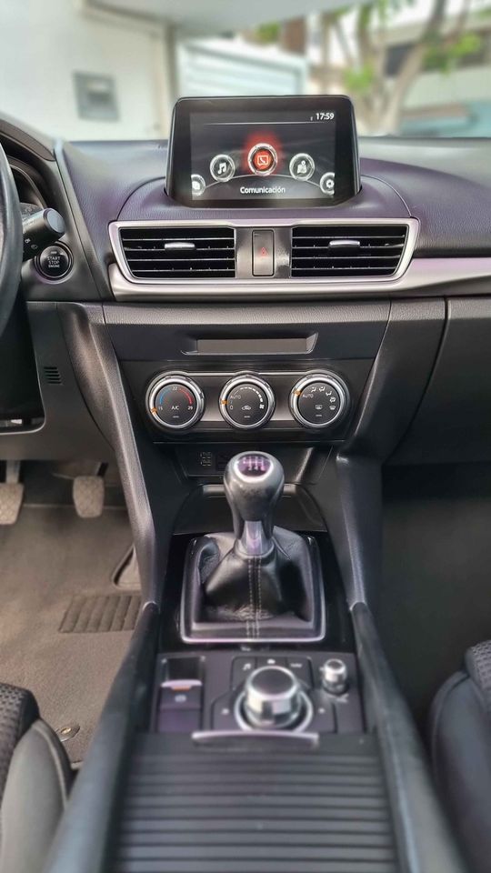 2018 Mazda 3 Hatchback S