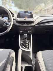 2021 - Chevrolet Onix Versión LT Sedán STD