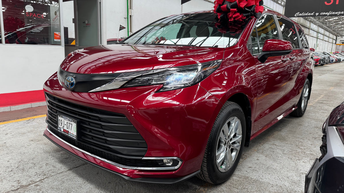 2022 - Toyota Sienna XLE Piel Hybrida SUV TA