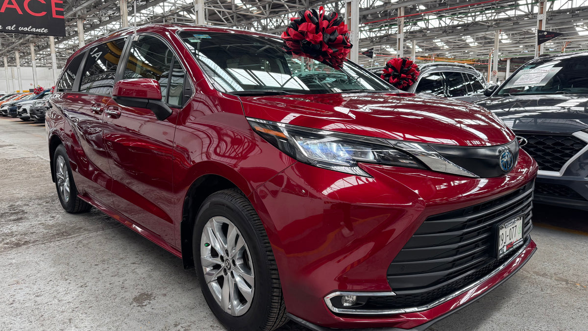 2022 - Toyota Sienna XLE Piel Hybrida SUV TA