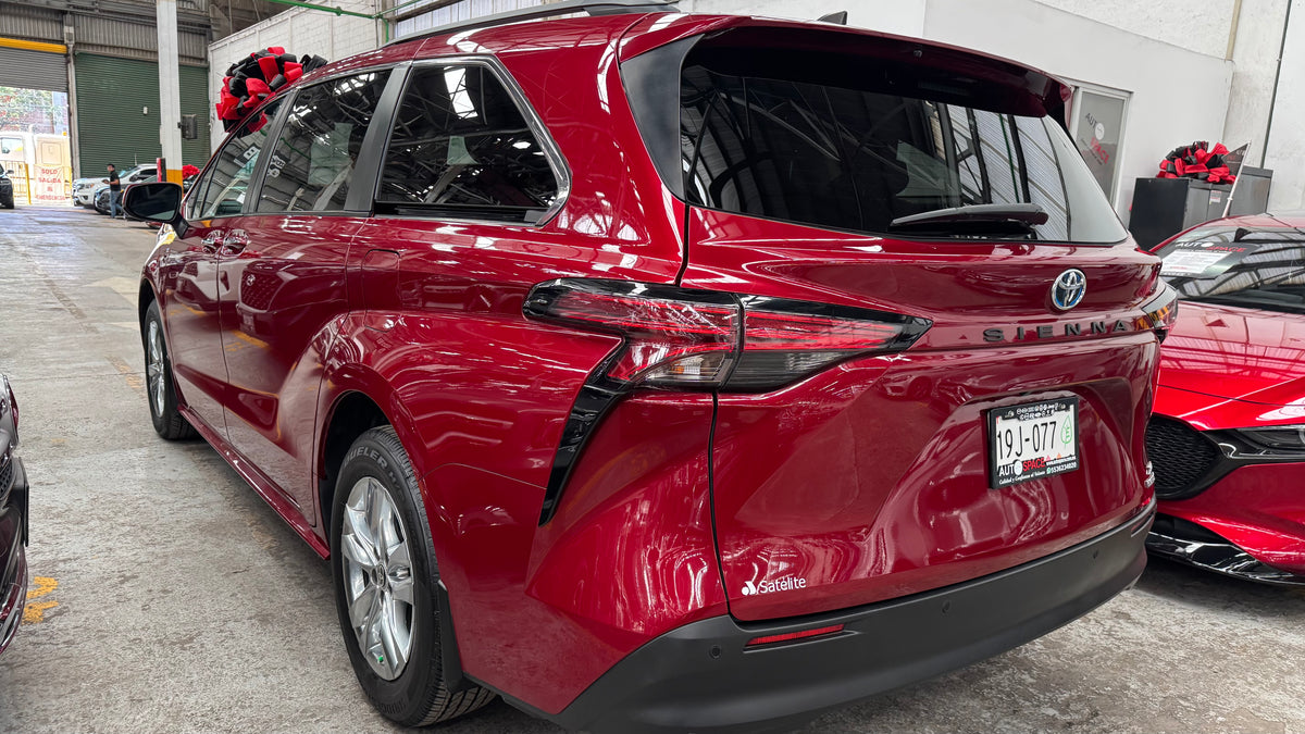 2022 - Toyota Sienna XLE Piel Hybrida SUV TA