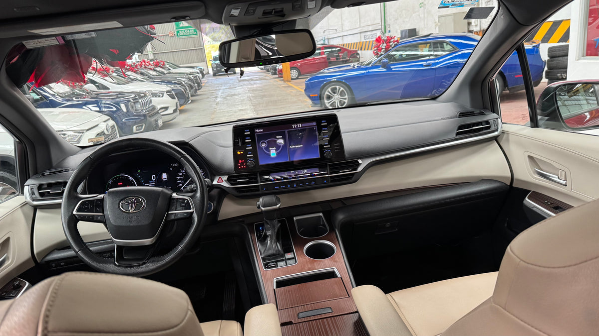 2022 - Toyota Sienna XLE Piel Hybrida SUV TA