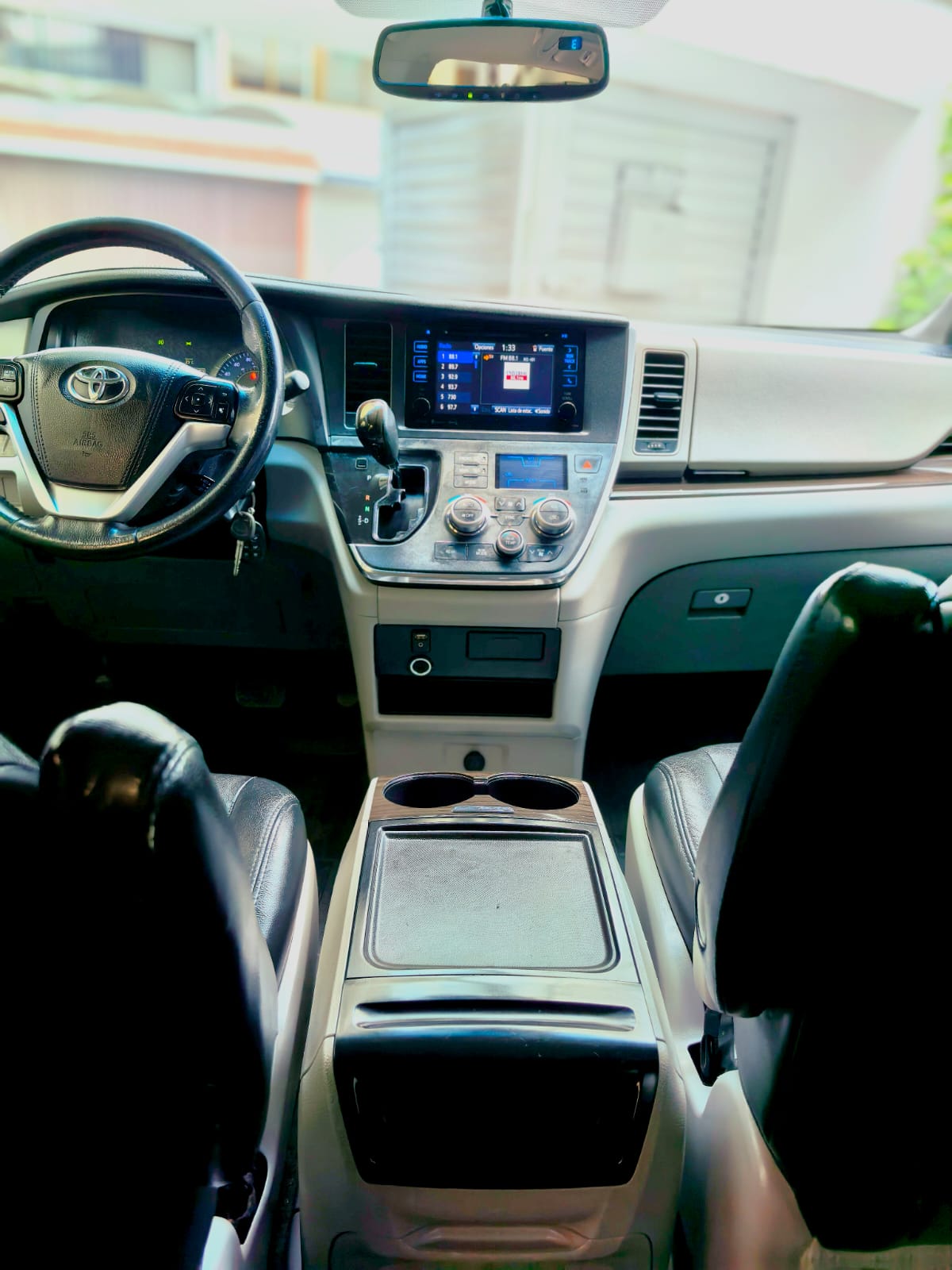 Toyota Sienna XLE Piel - 2017